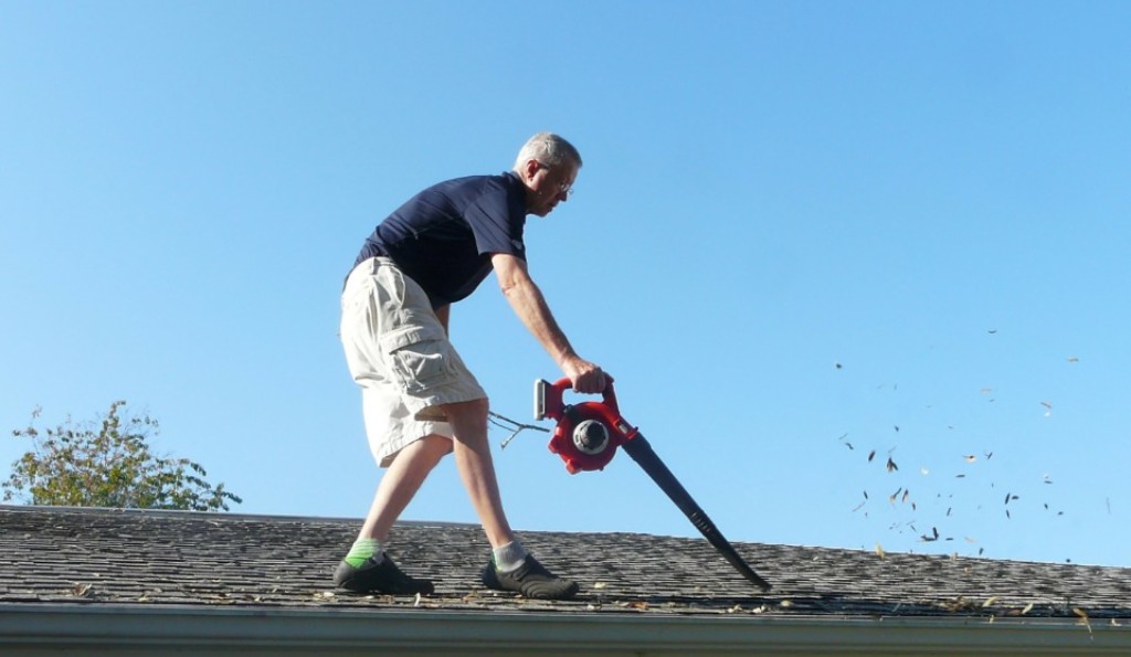 Methods to Clean Gutters from the Ground in Brooklyn: Leaf Blower