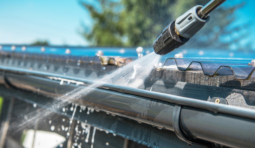 Methods to Clean Gutters from the Ground in Brooklyn: Pressure Wash